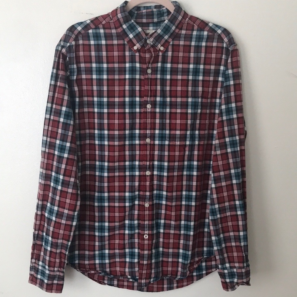 American Eagle Outfitters: Long Sleeve Plaid button up shirt